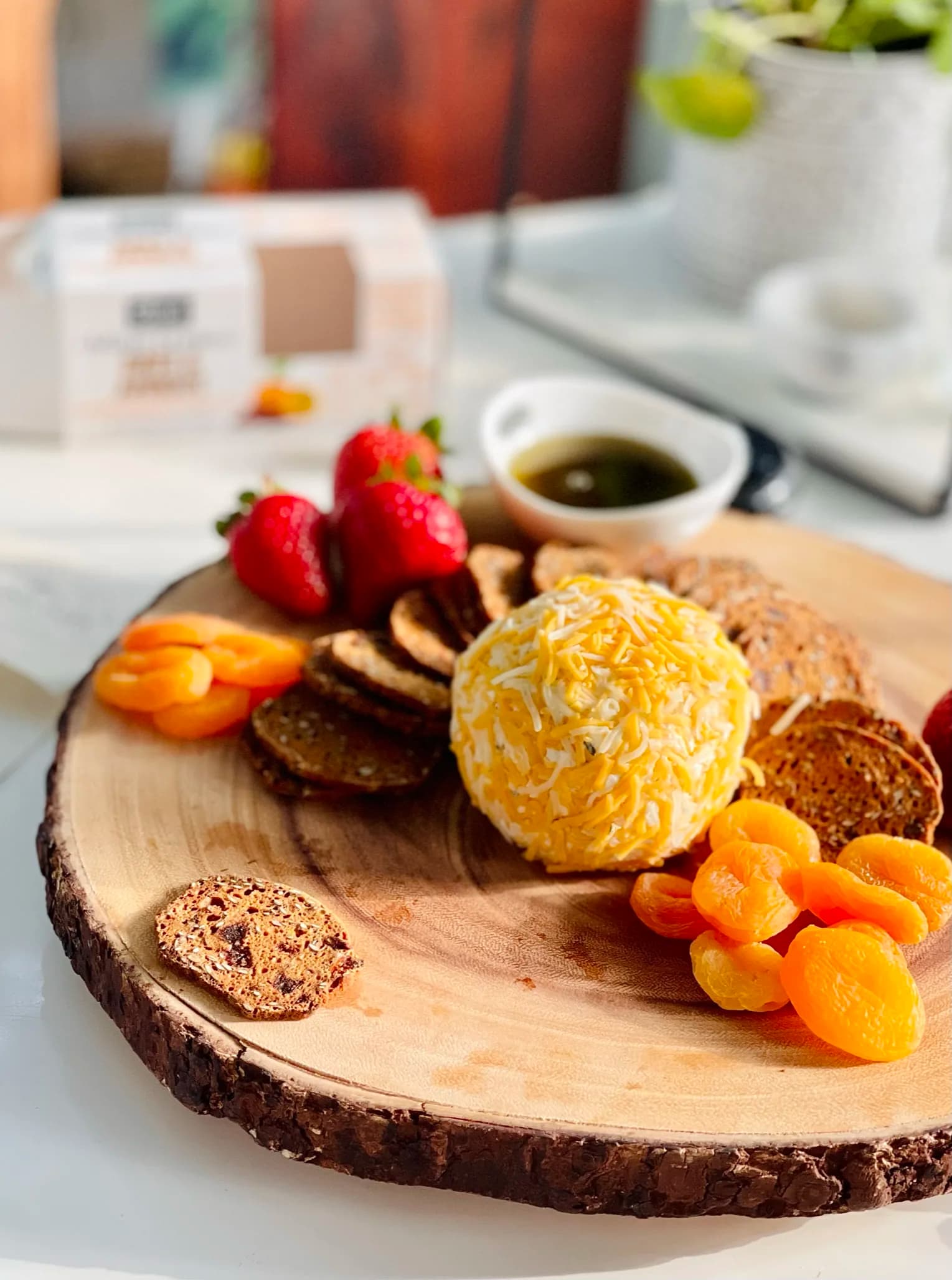 Picture for Retro Garlic and Chive Cheese Ball