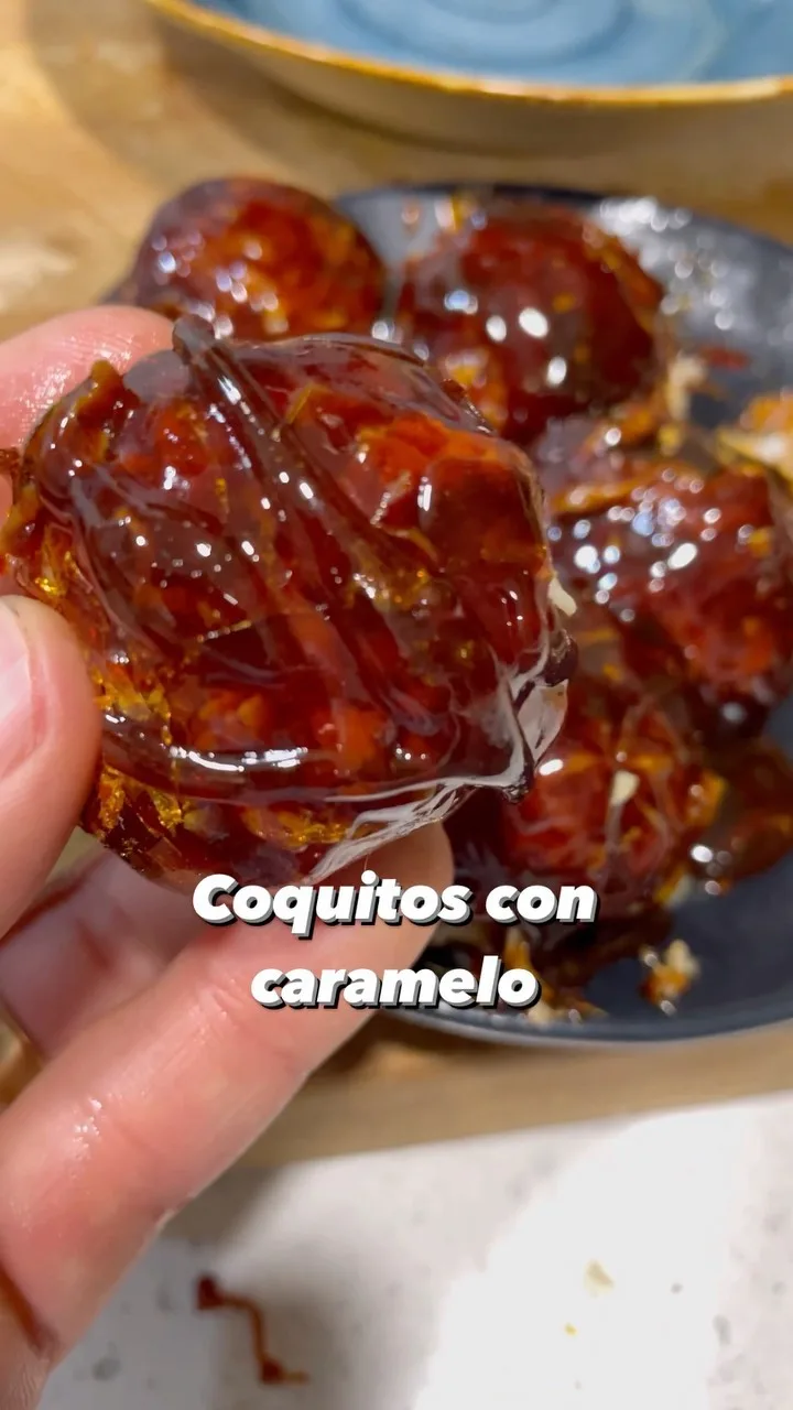 Picture for Postre de Coco y Caramelo [Caramel Coated Coconut Balls]