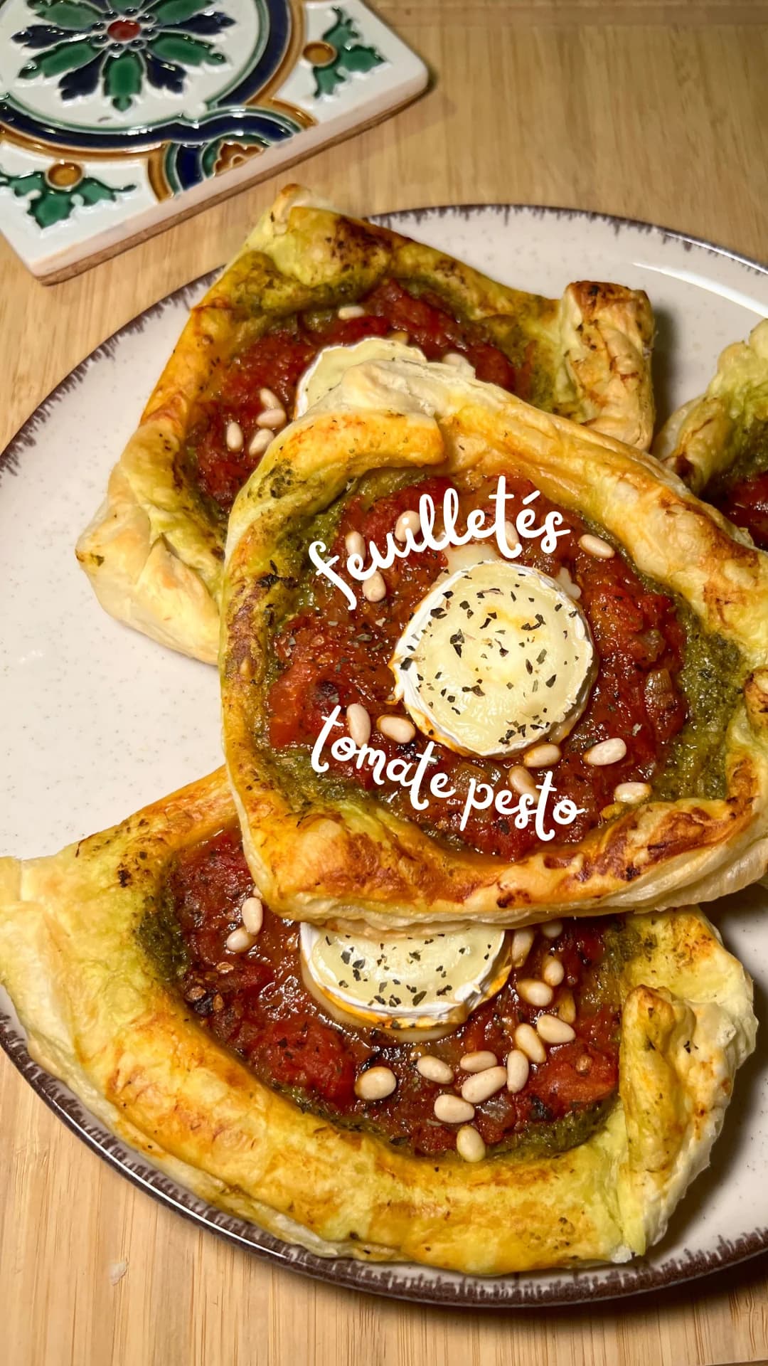 Picture for Feuilletés tomate chèvre & pesto