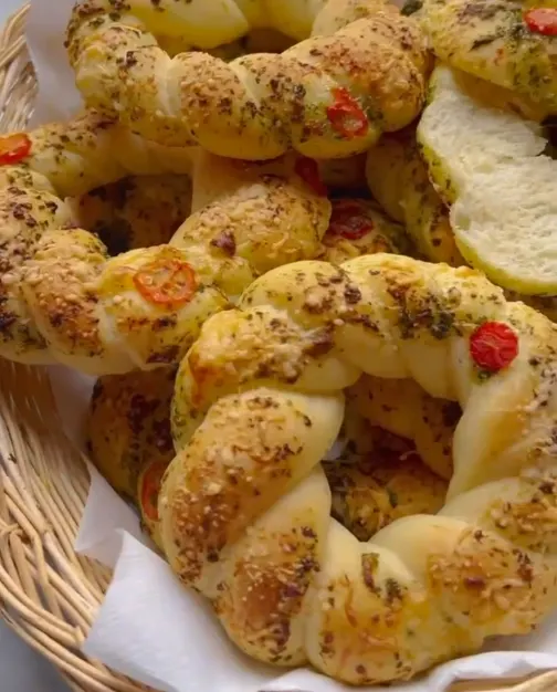 Picture for 🥖🌿 Ready to Bake: Create Your Own Pesto Rolls
