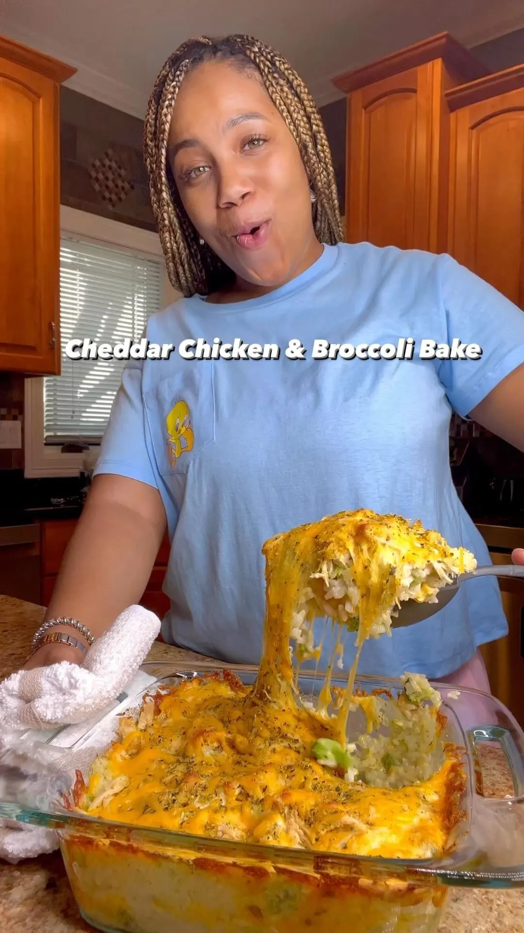 Picture for Cheesy Cheddar Chicken & Broccoli Bake