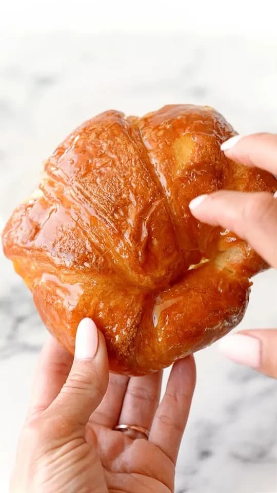Picture for Viral creme brûlée croissant