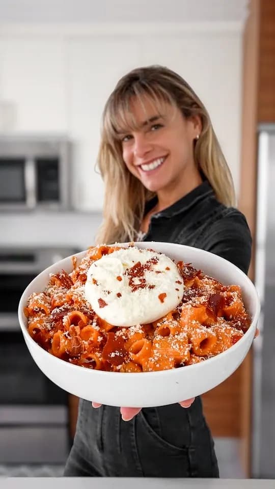 Picture for Creamy Pink Sauce Pasta with Crispy Prosciutto and Burrata