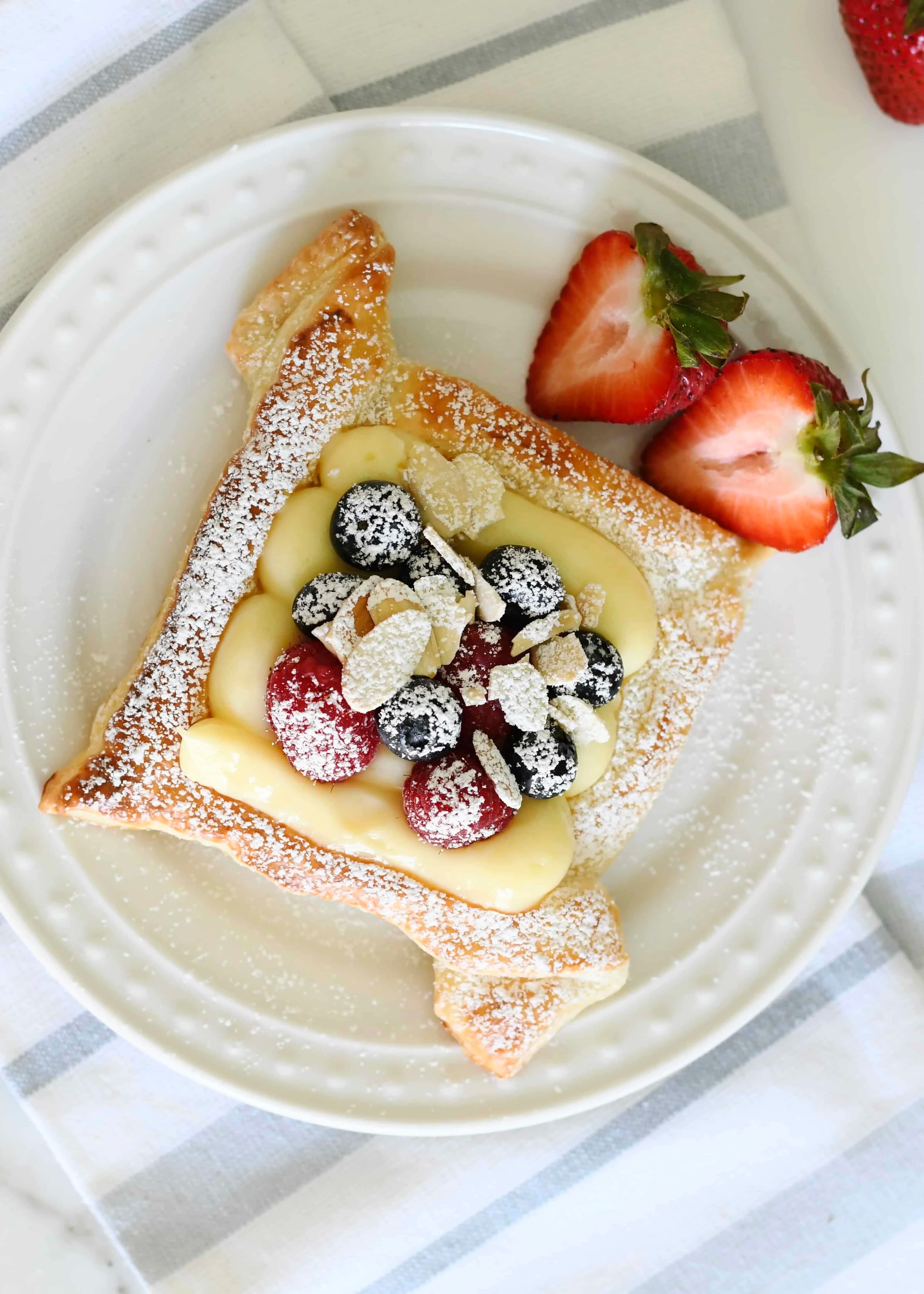 Picture for Berry Custard Pastry with Italian Crema Pasticcera