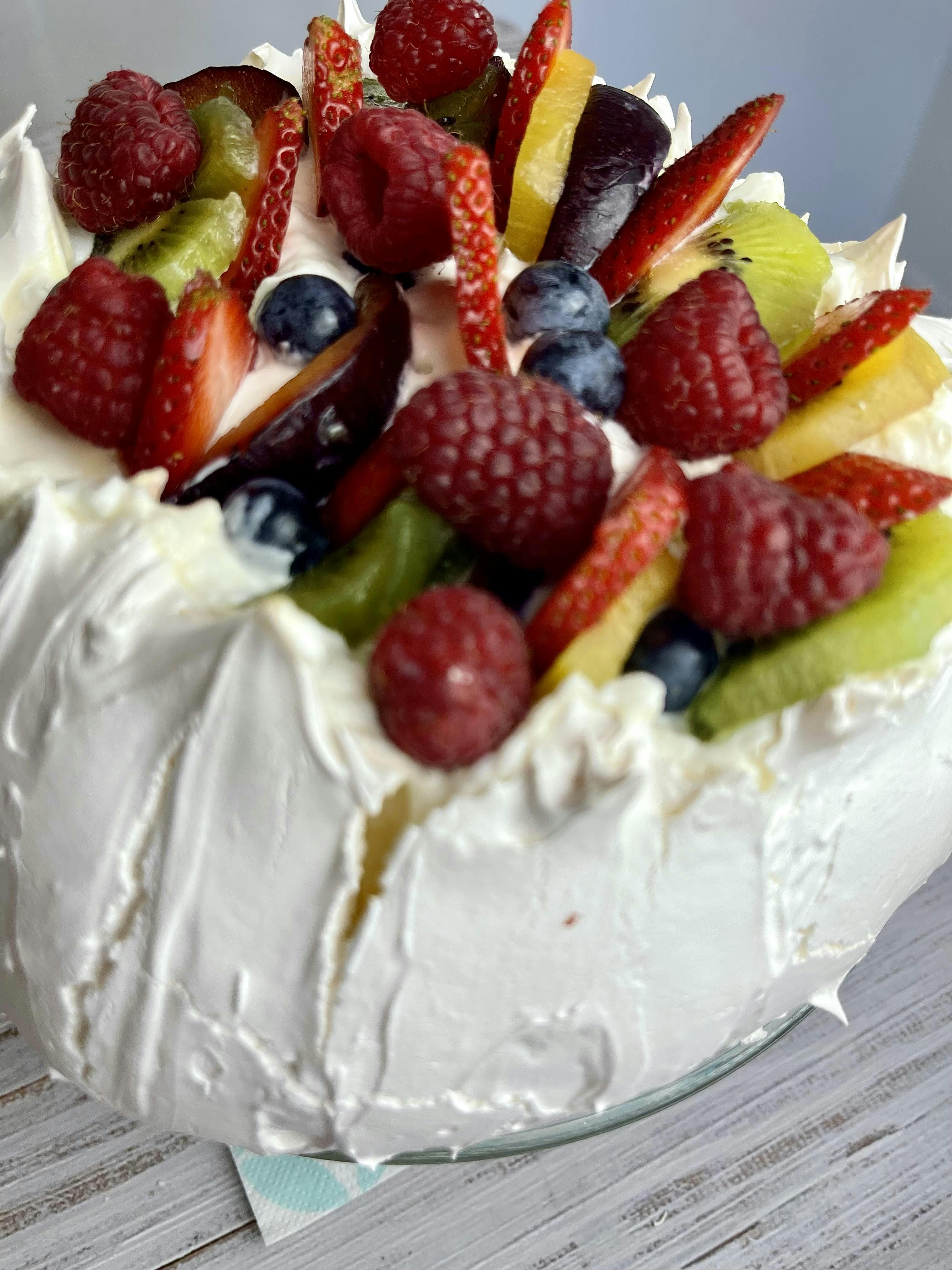 Picture for Creamy Fruity Pavlova 