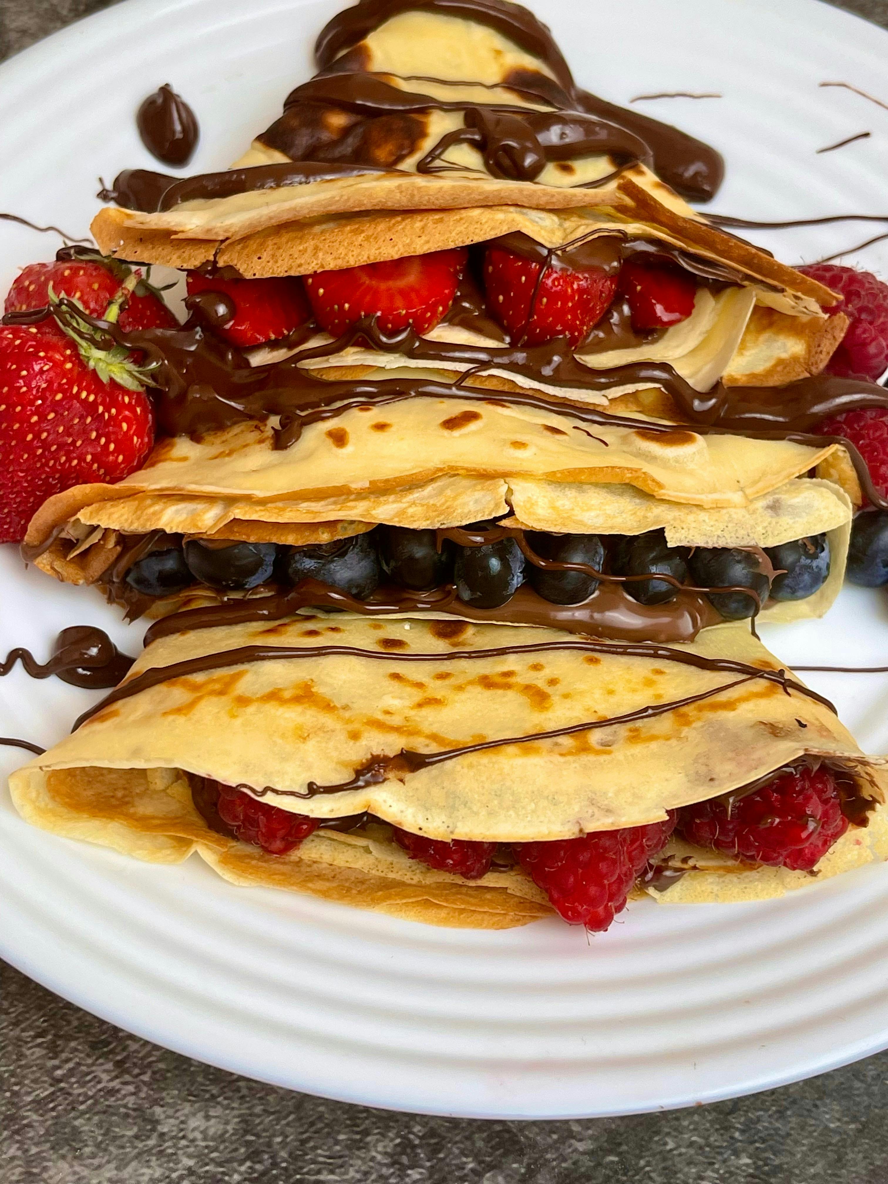 Picture for Easy crepes with fruit and Nutella 